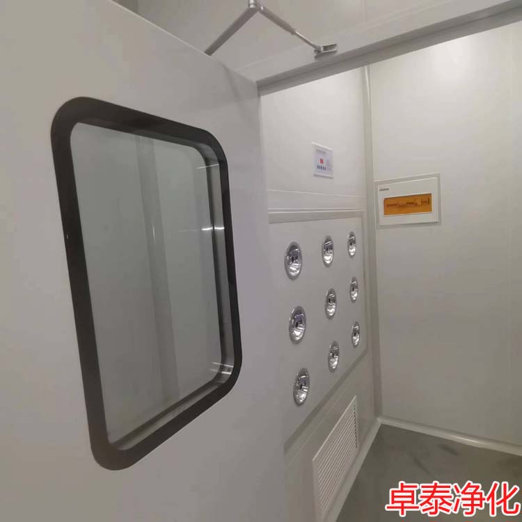 河北光電潔凈室裝修施工現(xiàn)場(chǎng)圖分享，裝修凈化車(chē)間找卓泰凈化